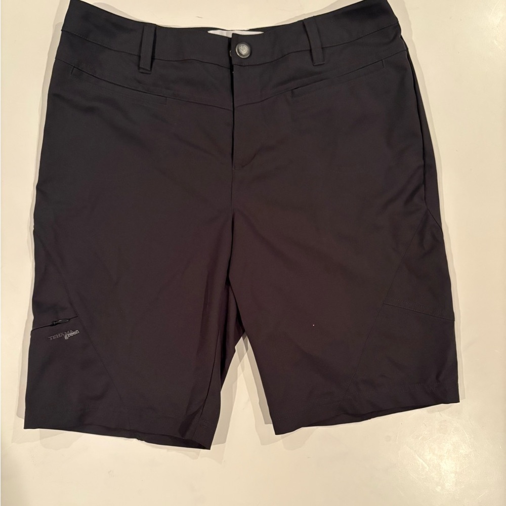 TEHAMA Black Bermuda Shorts Modern Tailored Fit